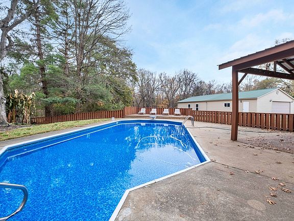 5th image of 812 Creekwood Ct