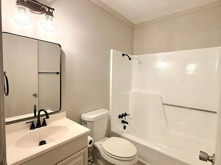 2121 Bracey Cir — Photo 5