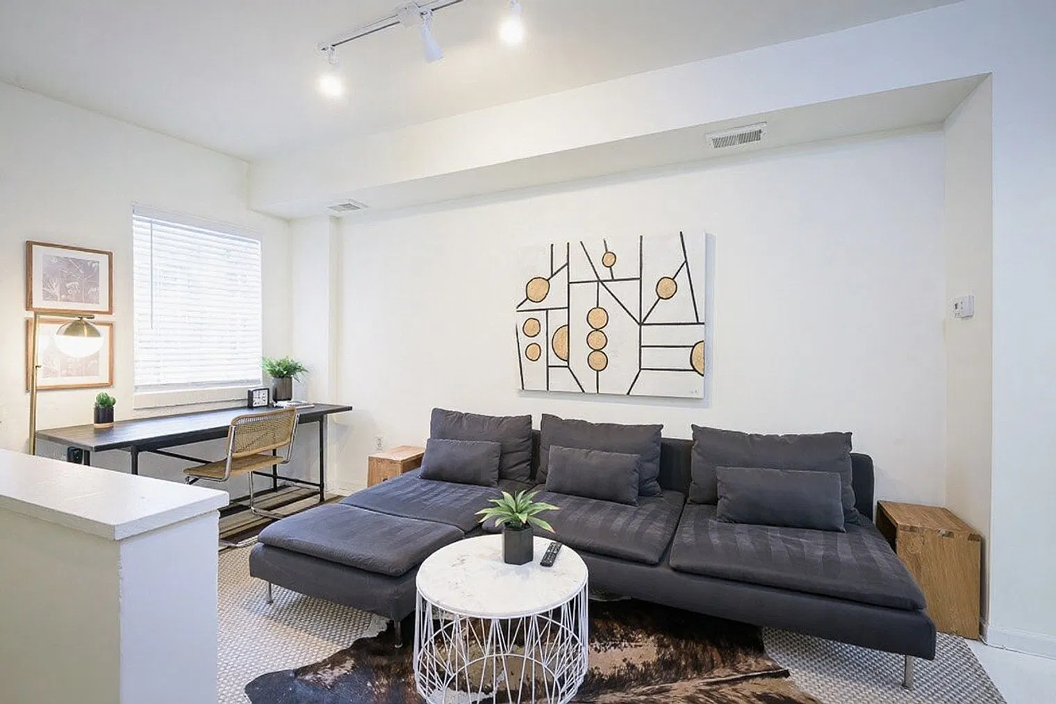 2 bed, 1.0 bath, $5,944 — Photo 2