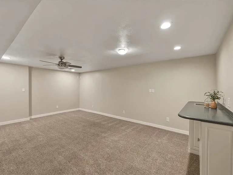 502 N Main St — Photo 18