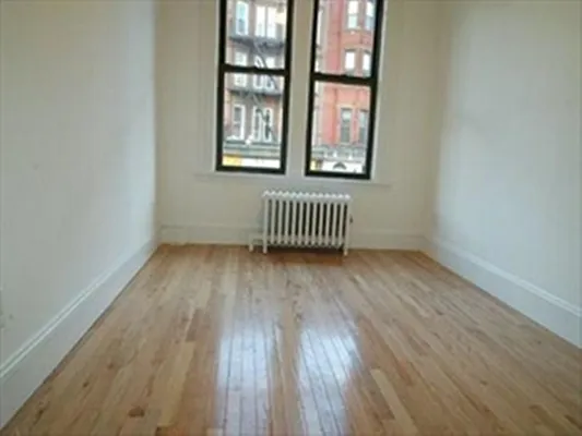 Rented by Metropolitan Realty | media 7