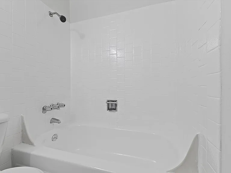 Anchor Apartments — Photo 10