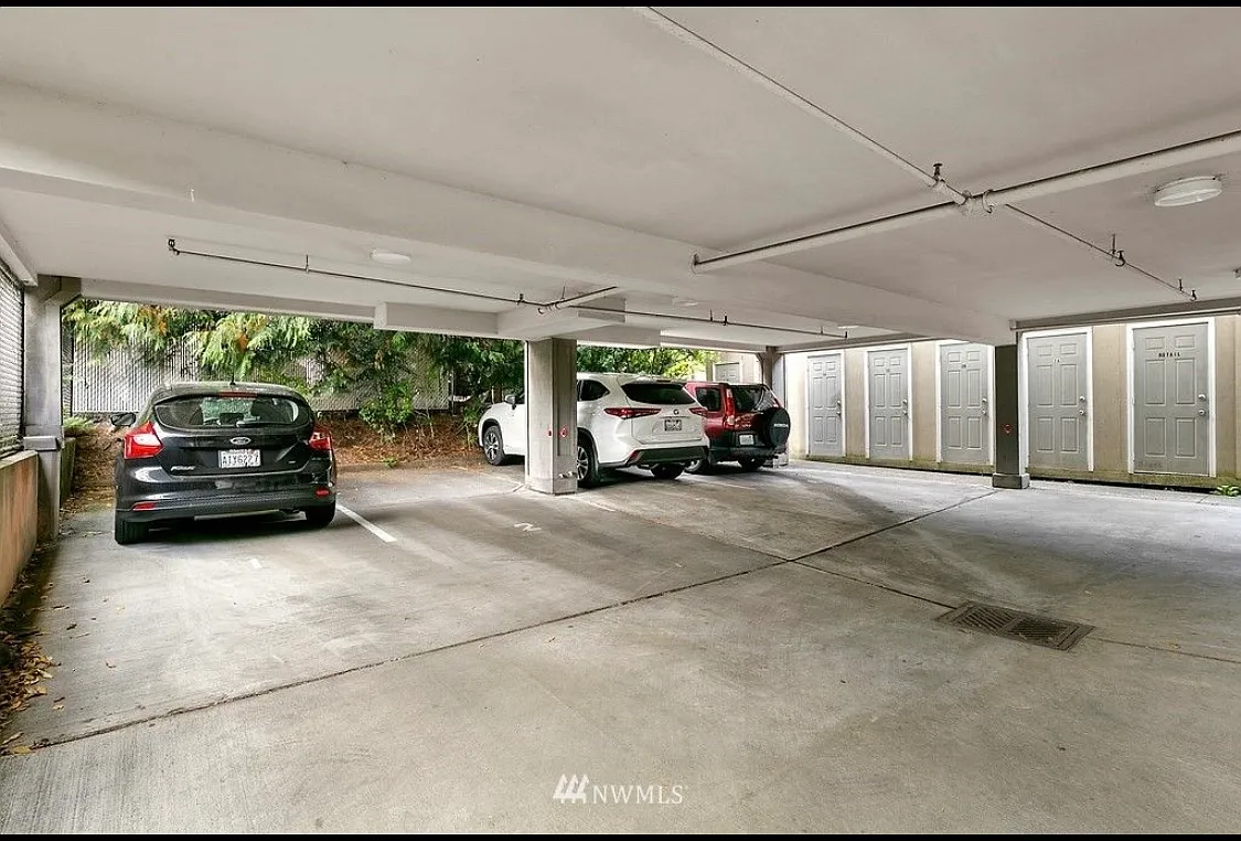 2 bed, 804 sqft, $2,700 — Photo 2