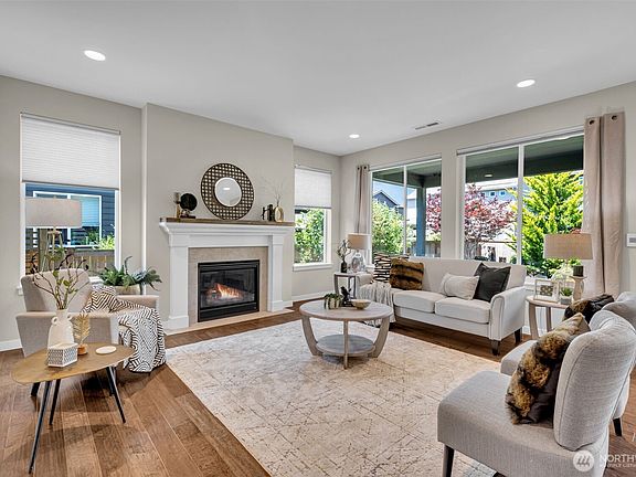 4th image of 312 Zemp Way NE