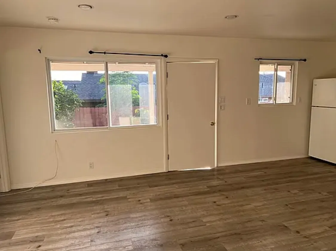2 bed, 1128 sqft, $1,900 — Photo 2