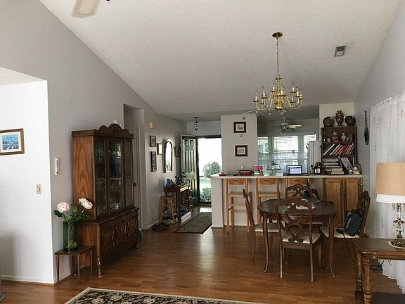 Bar between Kitchen and Dining