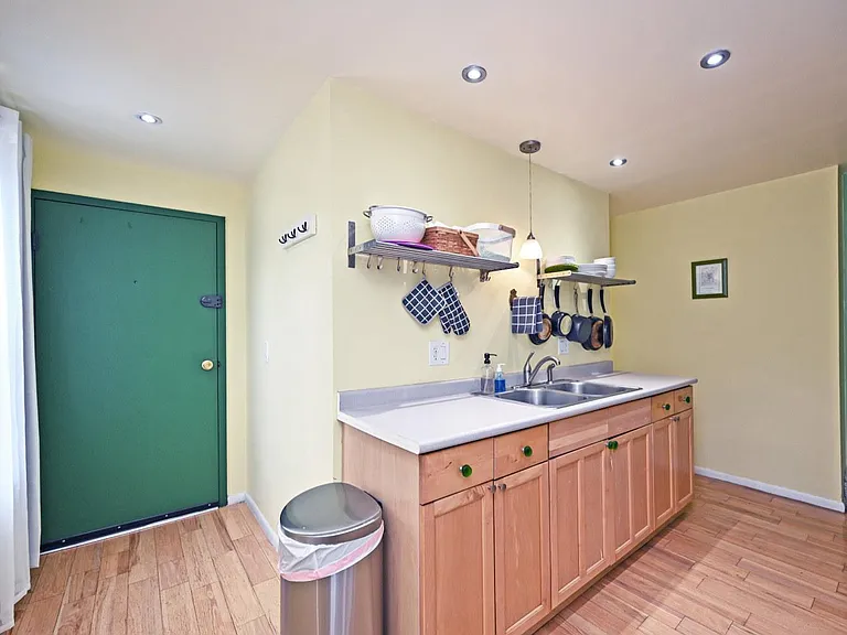 118 E Liberty St #B — Photo 10