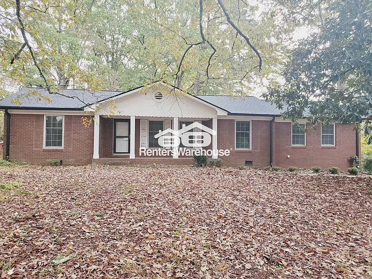 2020 Annette Ln — Photo 1