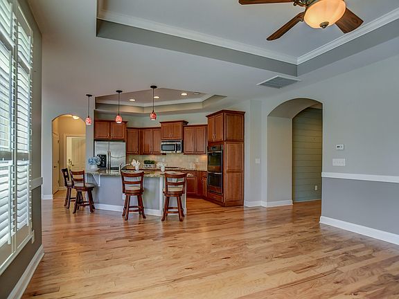 5th image of 104 Cambria Pl