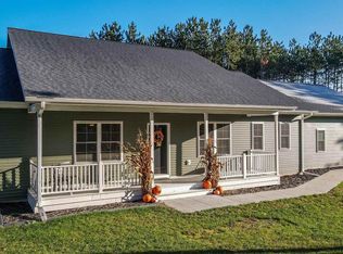 8732 4th Ave, Almond, WI 54909