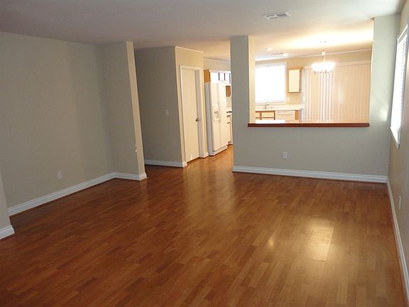 3rd image of 856 Angelus Oaks Dr