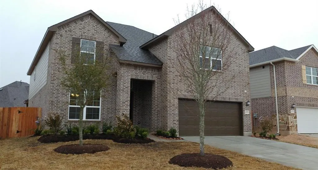 4 bed, 3.5 bath, 3328 sqft, $3,200 — Photo 2