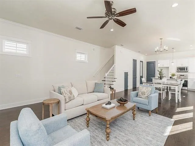 419 Glenview Dr — Photo 4