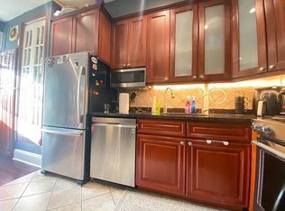 21-38 41st St #2F, Astoria, NY 11105