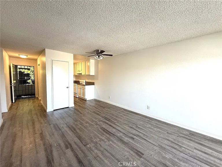 1212 Gladys Ave #303 — Photo 3