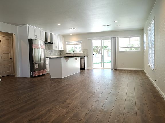 3rd image of 275 Roosevelt Ave #1