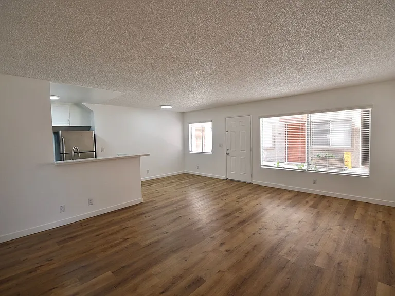 21350 — Photo 2