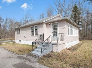 14600 Red Arrow Hwy, Three Oaks, MI 49128