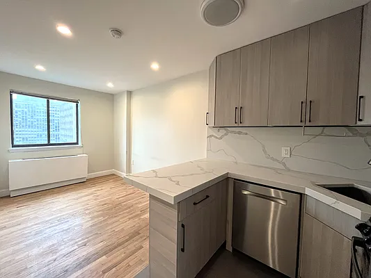 Rented by Akam Sales and Brokerage | media 18