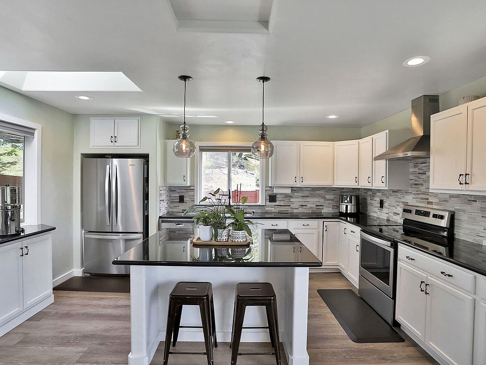 1st image of 21324 Evergreen Way