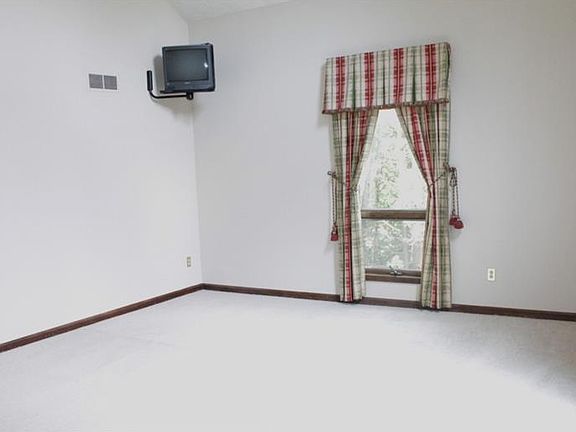 3rd image of 1794 Laurel Creek Trl SE