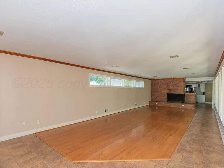 2601 S Ong St — Photo 4