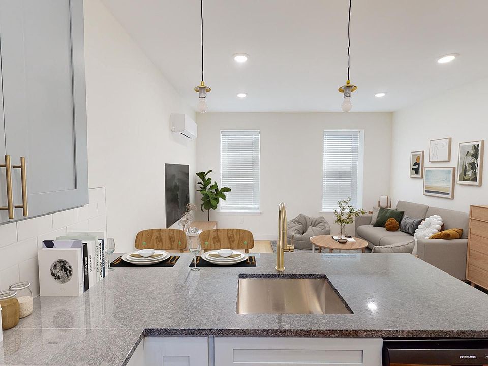 1st image of 2435 Clifford St Floor 2