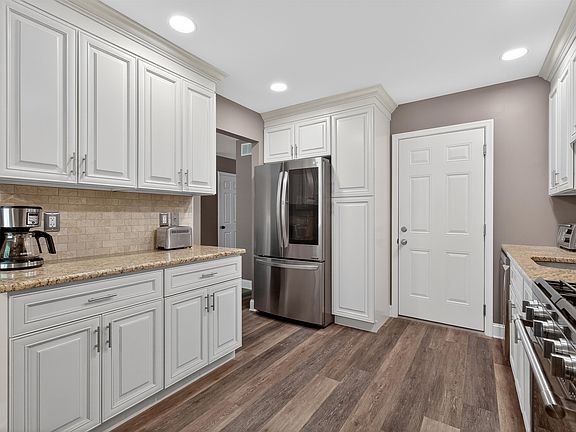 5th image of 20 Oak Ln