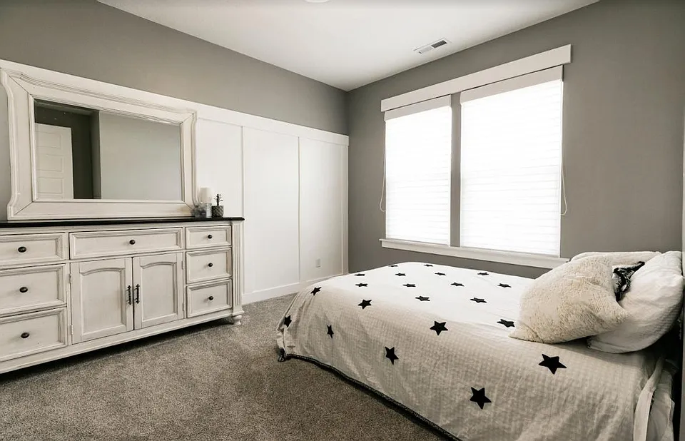 5 bed, 4188 sqft, $3,825 — Photo 2