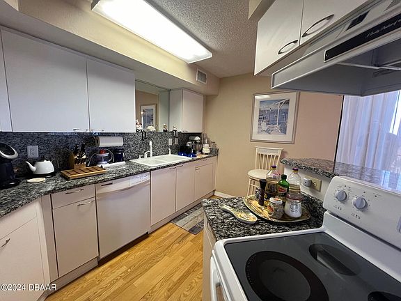 3rd image of 1295 Ocean Shore Blvd #3040