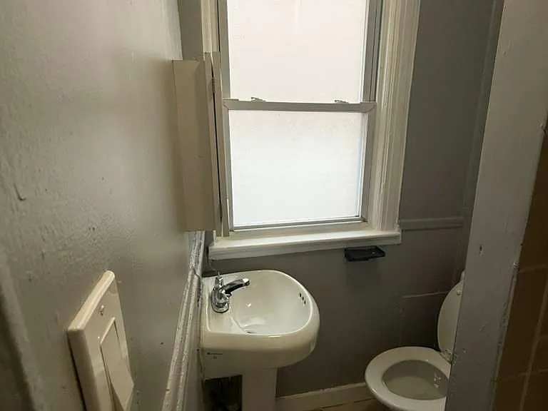 164 S 10th St #1 — Photo 8