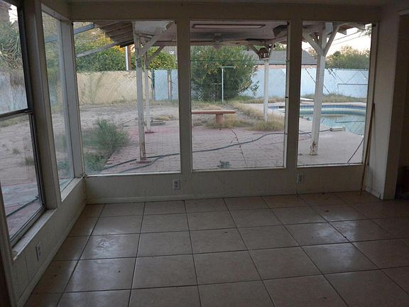 5th image of 900 N Cameron Ave