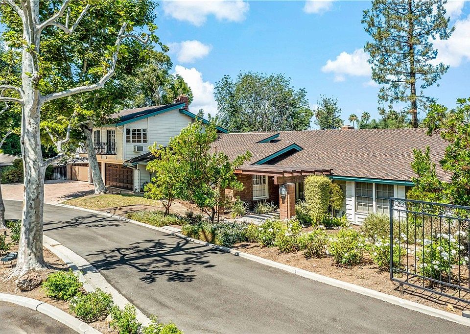 1st image of 1612 SE Skyline Dr