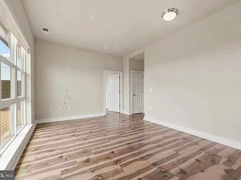 1800 Mount Vernon Ave #401 — Photo 10