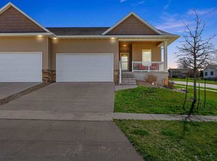 474 Ridgeview Dr, Fairfax, IA 52228