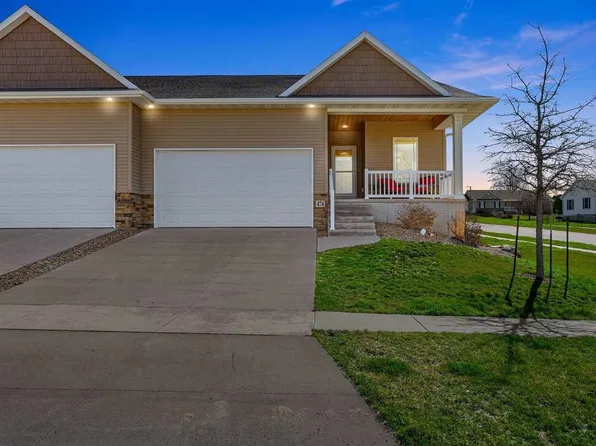 474 Ridgeview Dr, Fairfax, IA 52228