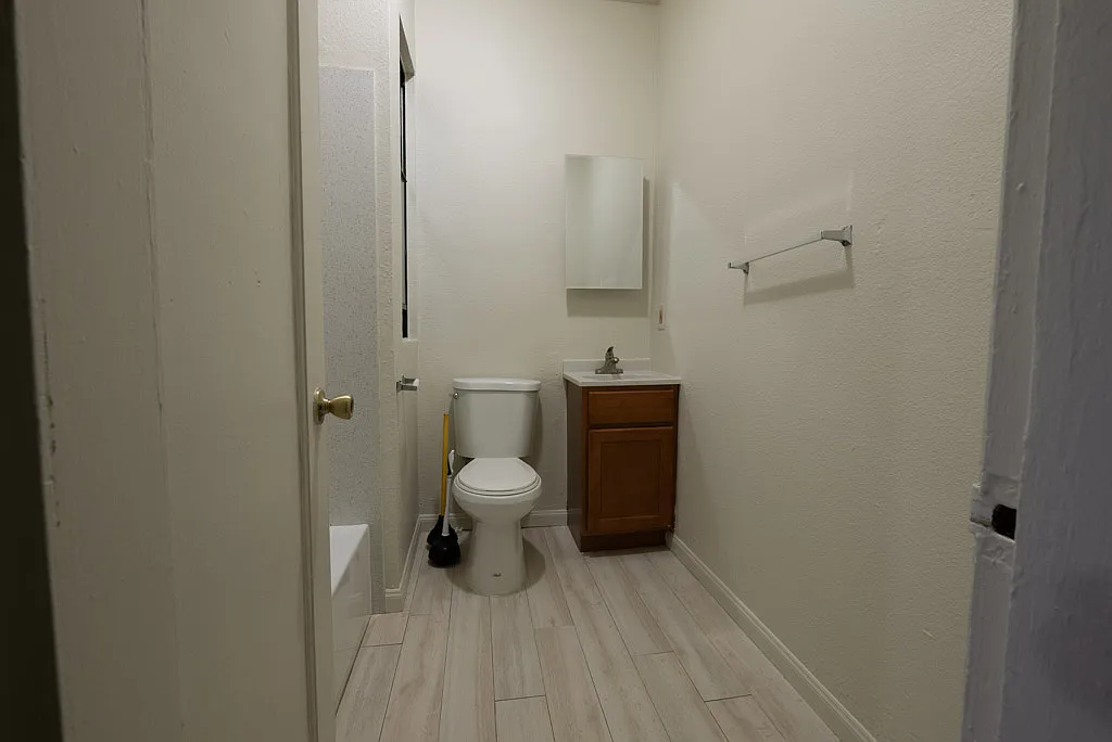 Building Photo - Avenal Apartments