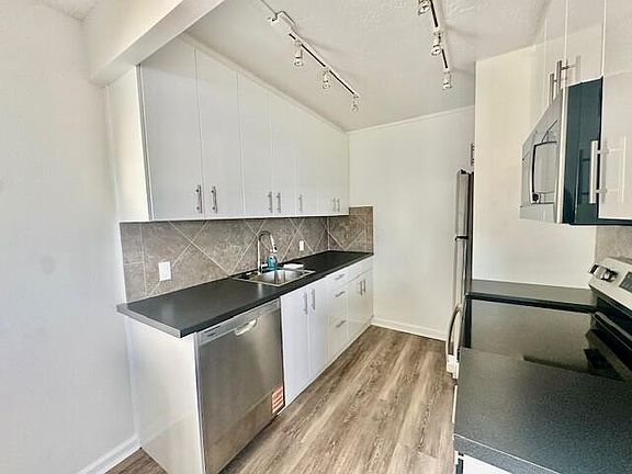 5th image of 3080 Cornwall Dr
