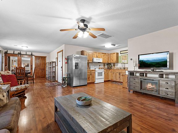 3rd image of 705 Watson Road