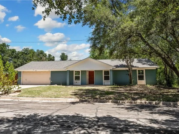 7025 Canterbury Dr, Woodway, TX 76712
