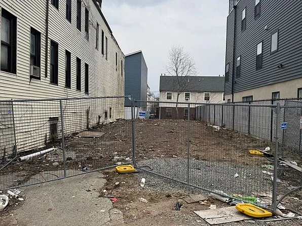 415 S 10th St, Newark, NJ 07103