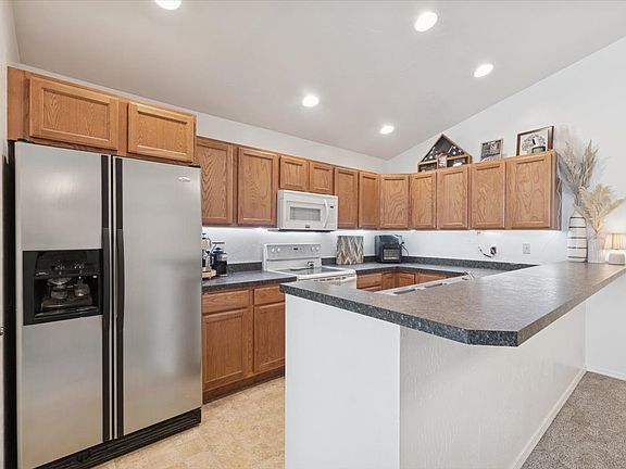 3rd image of 63 Empire Loop