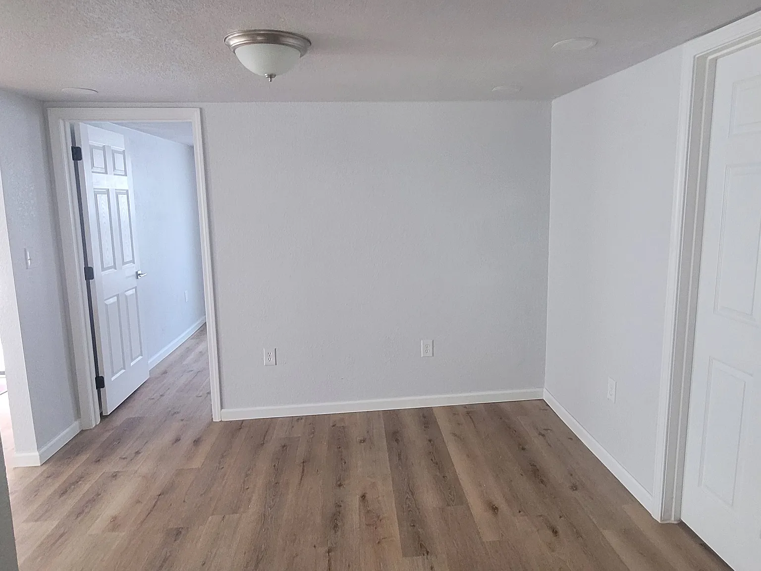 2 bed, 950 sqft, $1,050 — Photo 2
