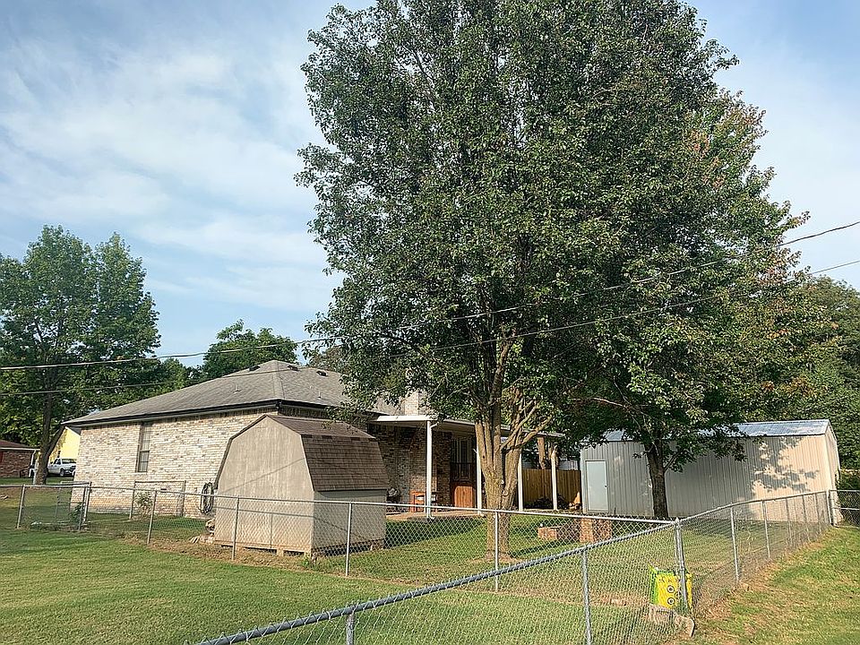 1st image of 504 Kim St