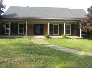 8411 Fox Ridge Ct, Louisville, KY 40272