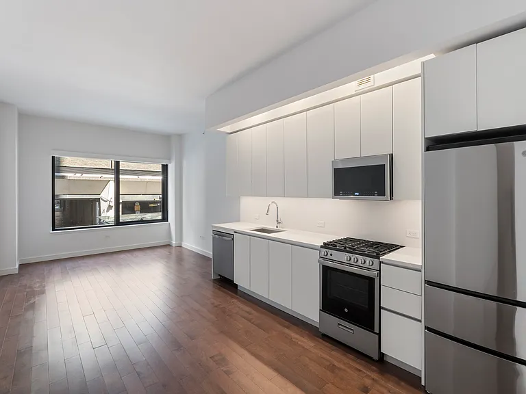 232 E 54th St #5D — Photo 4