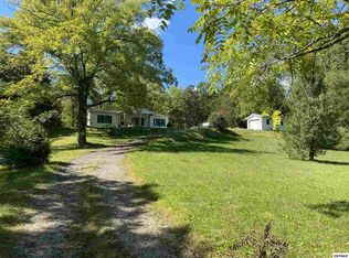 909 Stinnett Ridge Rd, Cosby, TN 37722