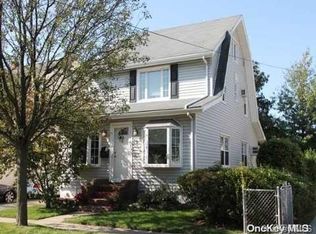 5 S 16th St, New Hyde Park, NY 11040