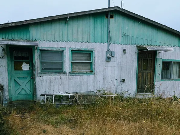 745 E 8th St, Coquille, OR 97423