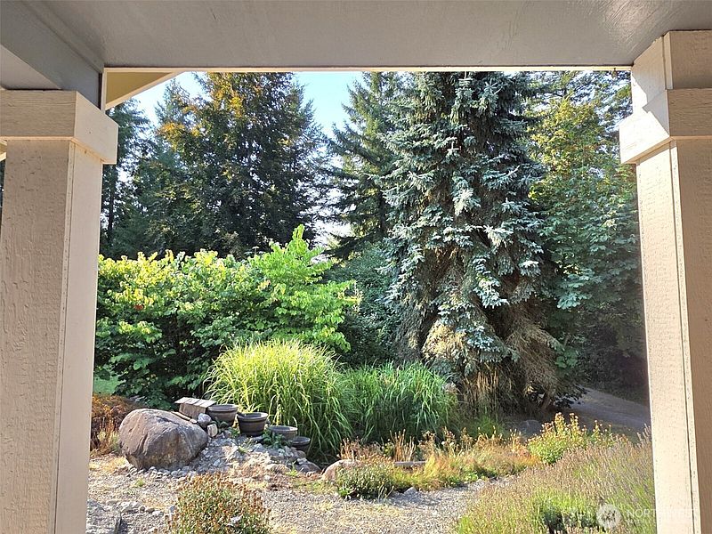 3rd image of 714 Tipsoo Loop S